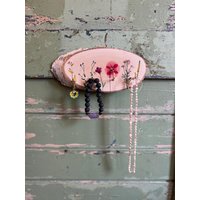 Wiesenblumen Schlüsselbrett /Küchenaccessoire/Handtuchhalter Wandhaken Schmuckhalter Herbarium Mit Vier Haken von madevaholzliebe