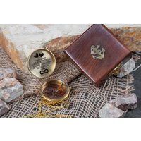 Personalisierter Kompass Aus Messing Vintage Optik Mit Deiner Wunschgravur Und Schicker Holzbox von madewithlovebymadita
