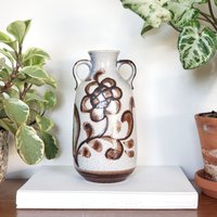 Überlacker 1778-22 Vase Mit Henkeln, Braune Blumen Auf Blauer Glasur West Germany Keramikvase, Mcm Keramik, Mid Century Wohndekor von magicalcookiejar