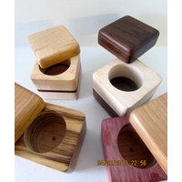 Handgemachte Holz Ring Box Andenken Drehbare Top Handgemachte Holz Ring Box Andenken Drehbare Top von magpiesvintageflea