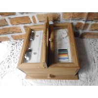 Mittelgroßes Nähkästchen Aus Holz, Alter Nähkorb, Schneiderzubehör, Nähkasten Mittelgroßes Nähkästchen Aus Holz, Alter Nähkorb, Schneiderzubehör, Nähkasten von mahabaeren