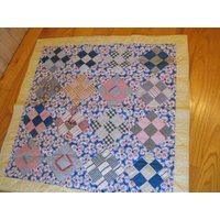 Ein Idealer Sofaüberwurf Als Überwurf Handgequilteder Patchworkteil Der 1930Er Jahre Patchworkdecke Ein Idealer Sofaüberwurf Als Überwurf Handgequilteder Patchworkteil Der 1930Er Jahre Patchworkdecke von maidmariondesign