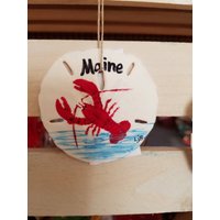 Handbemalte Maine Hummer Sand Dollar Verzierung von mainelypetportraits