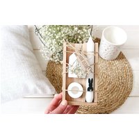 Geschenkset Stabkerze "Frohe Ostern" in Zwei Varianten, Osterkerze, Hase, Inklusive Nachhaltiger Holzverpackung Geschenkset Stabkerze "Frohe Ostern" in Zwei Varianten, Osterkerze, Hase, Inklusive Nachhaltiger Holzverpackung von majaundeisbaerDE