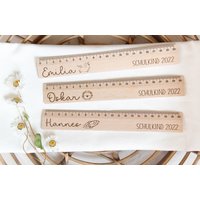 Holzlineal 20cm Personalisiert Mit Wunschname, Schulkind 2025, Geschenk Schulanfang, Schultüte Holzlineal 20cm Personalisiert Mit Wunschname, Schulkind 2025, Geschenk Schulanfang, Schultüte von majaundeisbaerDE