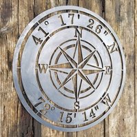 Personalisierte Compass Rose Metall-Zeichen - Personalisierte Geschenke Wandkunst Wand-Dekor Benutzerdefinierte Koordinaten Wall Art Home von makertable
