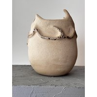 Handgemachte Strukturkeramikvase Dekorative Skulptur von makuceramic