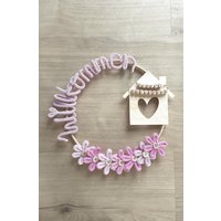 Türkranz Willkommen Mit Blumen Und Holzhaus - Personalisierbar Nachname Oder Wunschname von mamiliebtschoenes