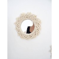 Kleiner Runder Wandspiegel Aus Makramee, Handgefertigter Spiegel Für Dekorationsverwandtschaft von manawea