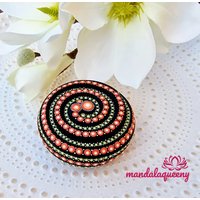Spiralstein Handbemaltes Unikat, Homedekor, Meditation, Geschenkidee, Spiritualität, Dekoration, Achtsamkeit, Yogapraxis von mandalaqueeny