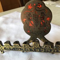 Seltene Chanukka Rot Und Schwarz Design Vintage Menorah Von Henne Holon Israel Massive Messing Made in 1950 Sammlerstücke von marcher88
