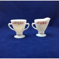 Vintage Milch Glas Zucker Und Milchkännchen Set Vintage Milch Glas Zucker Und Milchkännchen Set von margueriteslove