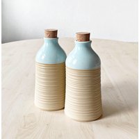 Eine Flasche Aus Keramik Mit Korken, 600 Ml Türkis Eine Flasche Aus Keramik Mit Korken, 600 Ml Türkis von marieskeramikshop