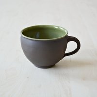 Milchkaffeebecher Mit Henkel, Grasgrün Glasiert, 9 cm Hoch, 12 Breit von marieskeramikshop