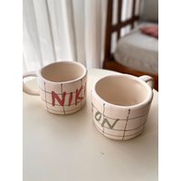 Personalisierte Handgemachte Benutzerdefinierte Mit Name Grid Karierte Keramikbecher, Einzigartig, Geschenk Für Sie, Kaffee Tee Matcha, Spezieller von martinapalacios