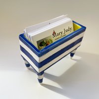 Visitenkartenhalter Keramikschale Marineblau & Weiß Gestreift Mit Hohen Beinen Visitenkartenhalter Keramikschale Marineblau & Weiß Gestreift Mit Hohen Beinen von maryjudy