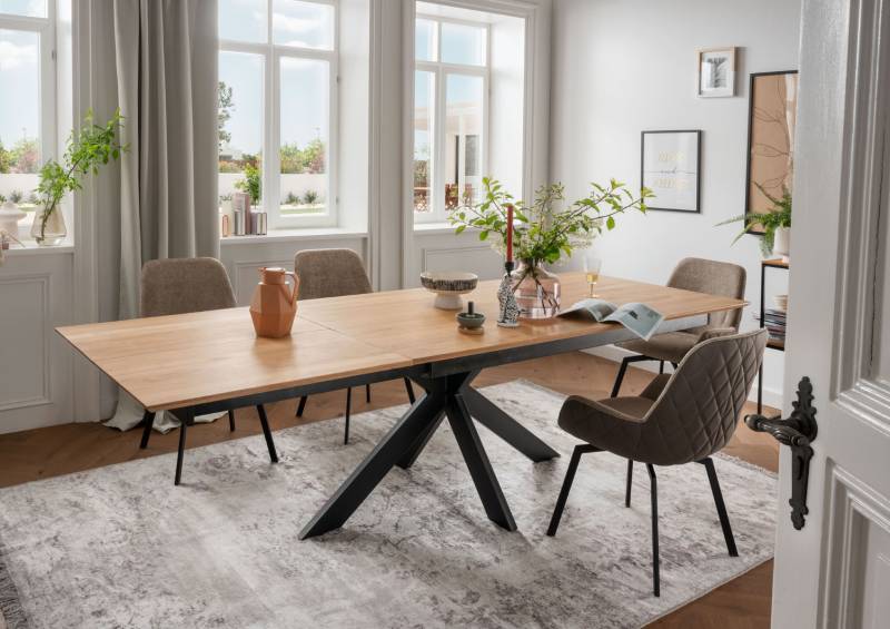 Esstisch Casta in Wildeiche massiv mit integriertem Auszug von massive-naturmoebel