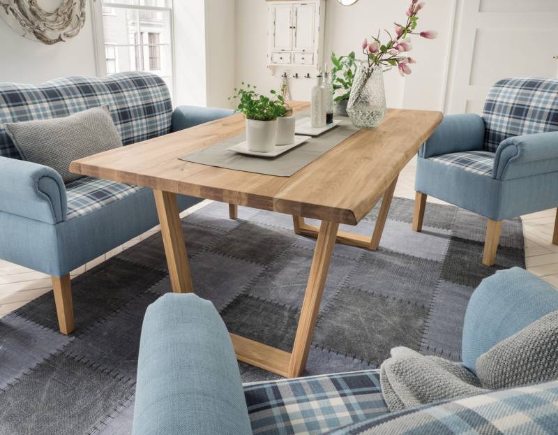 Massives Esstisch-System in Wildeiche - durchgehend 40 mm starke Platte, Gestell V-Form aus Holz von massive-naturmoebel