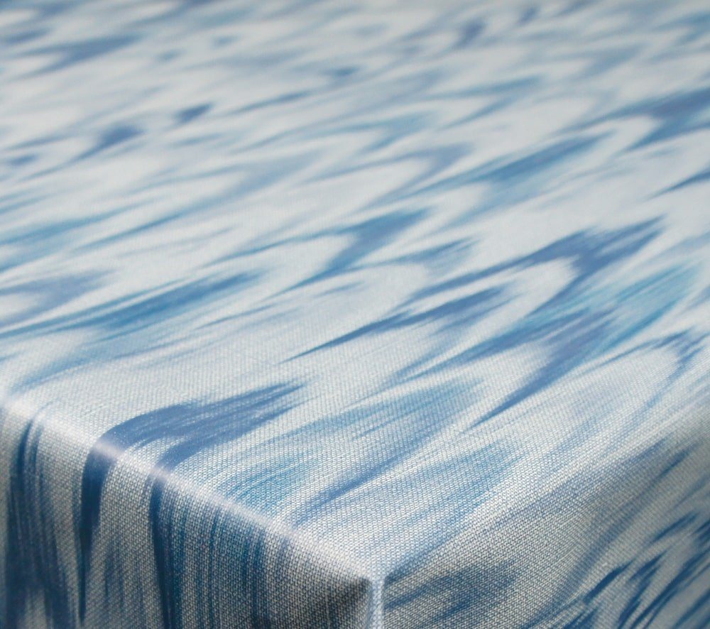 matches21 HOME & HOBBY Tischdecke Wasserdichte Garten-Tischdecke Tischtuch Wellen blau 110 x 140 cm (1-tlg), Wetterfestes Outdoor Außen Tisch-Tuch rechteckig seiden-matt Vlies von matches21 HOME & HOBBY