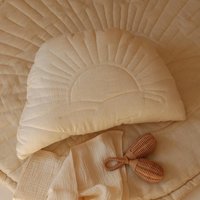 Cremefarbenes Sonnen-Leinenkissen von matuu