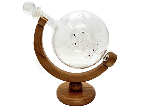 Globus Karaffe Dekanter Whiskykaraffe aus Glas mit gravierter Weltkarte auf edlem Holzständer 650ml Flasche von meindekoartikel
