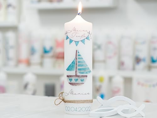 meinkerzenshop Taufkerze mit Designdruck Boot personalisiert mit Name und Datum, individuell für Junge und Mädchen von meinkerzenshop