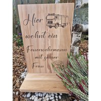 Holzaufsteller Holzstehle... Hier Wohnt Ein Feuerwehrmann Mit Seiner Frau... Feuerwehr Geschenk von meinrosarot