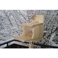 Eichhörnchen Futterhaus Futterplatz Aus Gutem Holz Eichhörnchen Futterhaus Futterplatz Aus Gutem Holz von merosholzwelt