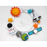 Space Baby Mobile Mit Astronaut, Shuttle Und Satellit, Handgefertigt Aus Filz von messagefromspace
