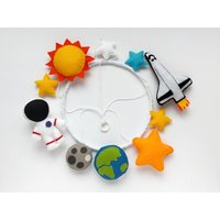 Space Explorer Babybett Mobile Mit Nasa Astronaut Und Shuttle, Handgefertigt Aus Filz von messagefromspace
