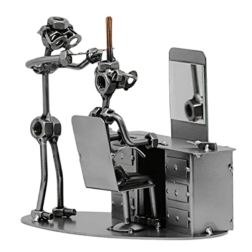 metalman24 Schraubenmännchen Friseur mit Spiegel - Handarbeit Geschenkidee Metallfigur Metallmännchen Stahlfigur Schraubenmännle - Deko für Büro & Zuhause metalman24 Schraubenmännchen Friseur mit Spiegel - Handarbeit Geschenkidee Metallfigur Metallmännchen Stahlfigur Schraubenmännle - Deko für Büro & Zuhause von metalman24