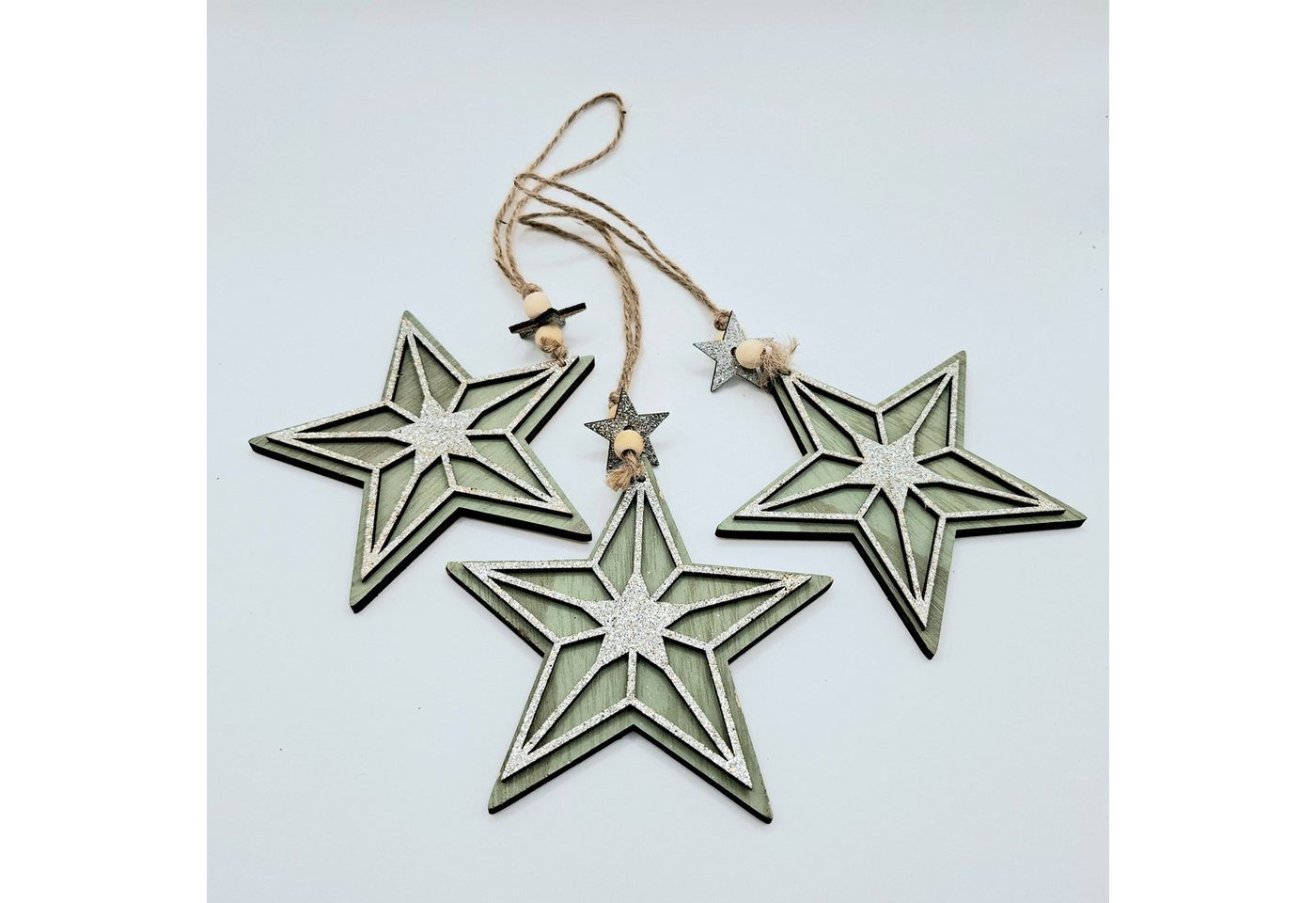 meytrade Christbaumschmuck aus Holz grün/silber mit Glitzer im 3er Set Weihnachtssterne Naturdeko (3-tlg), Holzanhänger, Baumschmuck je ca. 12cm groß von meytrade