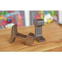 Bücherstütze Bücherstützen Buchstütze Stahl Upcycling Industriedesign Steampunk Eisenbahnschiene Bücherstütze Bücherstützen Buchstütze Stahl Upcycling Industriedesign Steampunk Eisenbahnschiene von michagomera