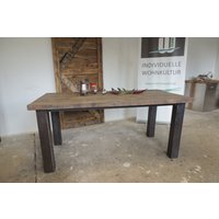 Esstisch Aus Aufgeschnittenen Fachwerkbalken Mit Rohstahl von michaswald