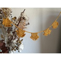 Boho Makramee Wimpelkette Girlande Senfgelb von midcenturybohovibes
