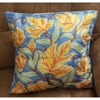 Mii Handicrafts Exklusiver Handgefertigter Seidenstickerei-Kissenbezug Dekoratives Quadrat - Goldenes Blatt 16 "x 16" von miihandicrafts