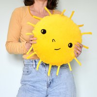 Wunderschönes Gelbes Sonnenkissen - Samt Applikationen Und Stickereien Handgefertigt Wunderschönes Gelbes Sonnenkissen - Samt Applikationen Und Stickereien Handgefertigt von milicancrelat