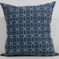 Designer Handgemachte Kissenbezug in Weiß Genähten Kreisen Auf Blau Designer Handgemachte Kissenbezug in Weiß Genähten Kreisen Auf Blau von milkandcookiesCanada