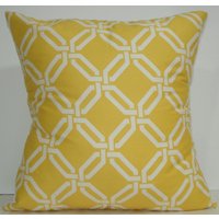 Neue 18 X Zoll Designer Handgefertigte Kissenbezüge. Helles Gelbes Und Weißes Verbindungsmuster Neue 18 X Zoll Designer Handgefertigte Kissenbezüge. Helles Gelbes Und Weißes Verbindungsmuster von milkandcookiesCanada
