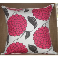 Neue 18 X Zoll Designer Handgemachte Kissenbezug Mit Rosa Und Kohle Grau Blumen Auf Weiß von milkandcookiesCanada