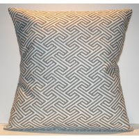 Neue 18 X Zoll Designer Handgemachte Kissenbezug. Warmes Grau Und Weißes Muster Neue 18 X Zoll Designer Handgemachte Kissenbezug. Warmes Grau Und Weißes Muster von milkandcookiesCanada