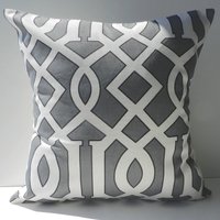 Neue 18 X Zoll Rankgitter Designer Handgefertigte Kissenbezüge in Grau Kaiserlichen Stil-Muster von milkandcookiesCanada