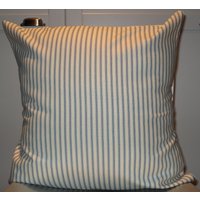 Neue 18 X cm Designer Handgefertigte Kopfkissenbezug in Pool Blue Tickende Streifen Auf Weiß von milkandcookiesCanada