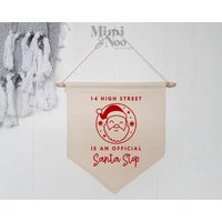 Personalisierter Hausname Offizieller Weihnachtsmann Stopp Wand Flagge Weihnachtsdekoration - Custom Xmas Hanging Gobelin Festliche Dekoration von mimiandnoo