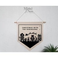 Weihnachten Mit Dem Familiennamen Personalisiert Fahne - Custom Familie Weihnachtsmann Schlitten Stadt Hängen Gobelin Festliche Dekoration von mimiandnoo