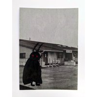 Uh Oh Ist Das Ein Guns & Ammo Store Mothman? Original Kunstdruck von mimomothbaby