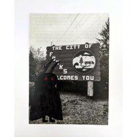 Willkommen in Der Stadt Gabeln Love Mothman, Ein Original Kunstdruck von mimomothbaby