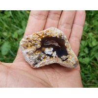 Oranger Anreicherungsachat Wurzelbier Mit Federn | Montana von mineralmercantile