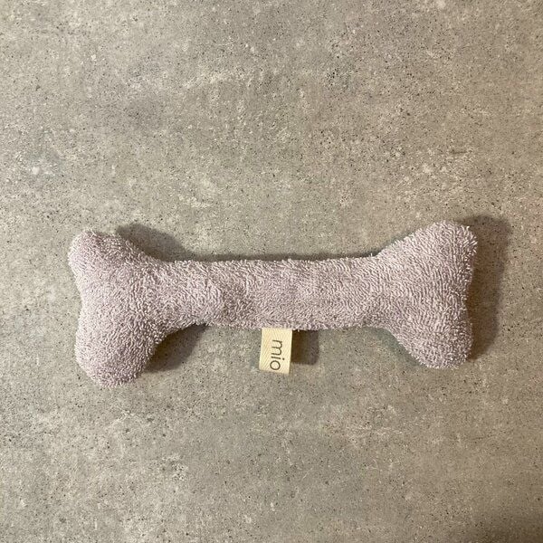 mio eco Hochwertiges Upcycling Hundespielzeug aus Hotel-Handtüchern zero waste purple grey von mio eco