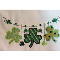 Kleeblatt Handtuch - St. Patricks Day Besticktes Badetuch Schürze-Küchentuch von misty1718